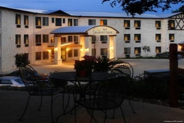 INN ON BARONS CREEK (Fredericksburg)